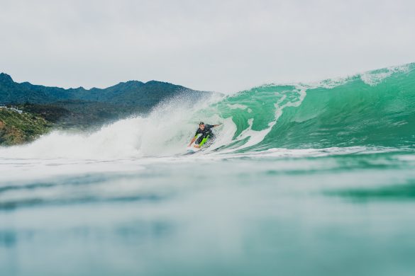 Tristan Guilbaud, of France, enjoys some Raglan walls to play with in the post-Piha Pro lull. Photo: RiBLANC