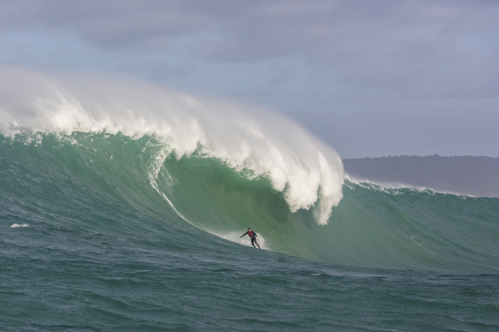 Surfers take on 'mountain' of a wave, The Right, fuelled by huge swell off  WA's south coast - ABC News