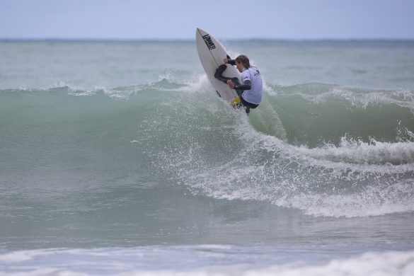 Jack Hinton the form surfer in the early rounds. Photo: Derek Morrison